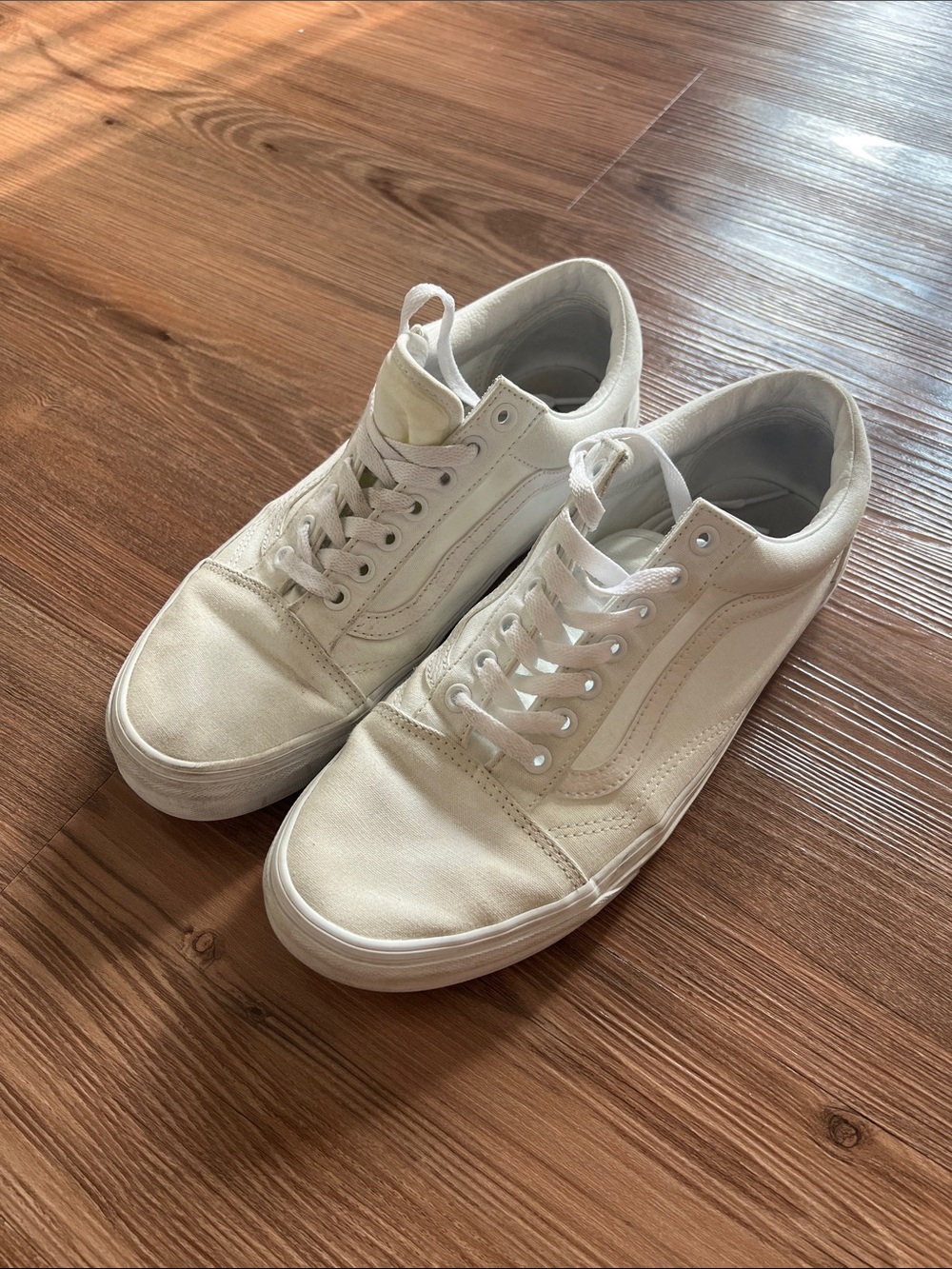 Classic Low-top All white Vans